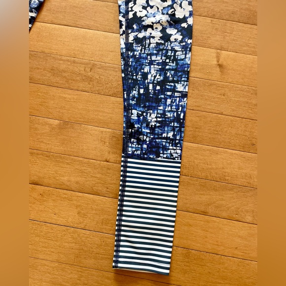 Amazing Dharma Bums blue leggings size XS (ethically made) - Picture 3 of 4